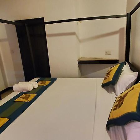 Surf & Sand Hotel Arugambay Arugam Bay Buitenkant foto