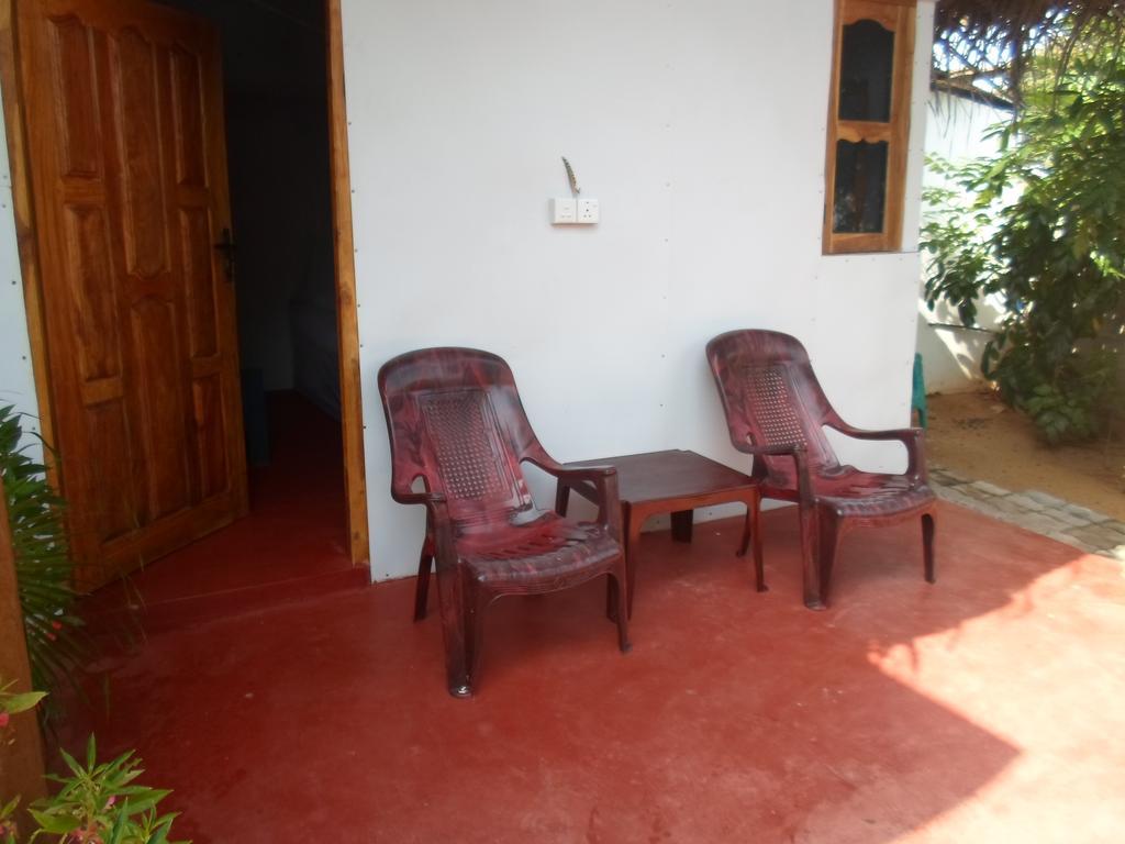 Surf & Sand Hotel Arugambay Arugam Bay Kamer foto