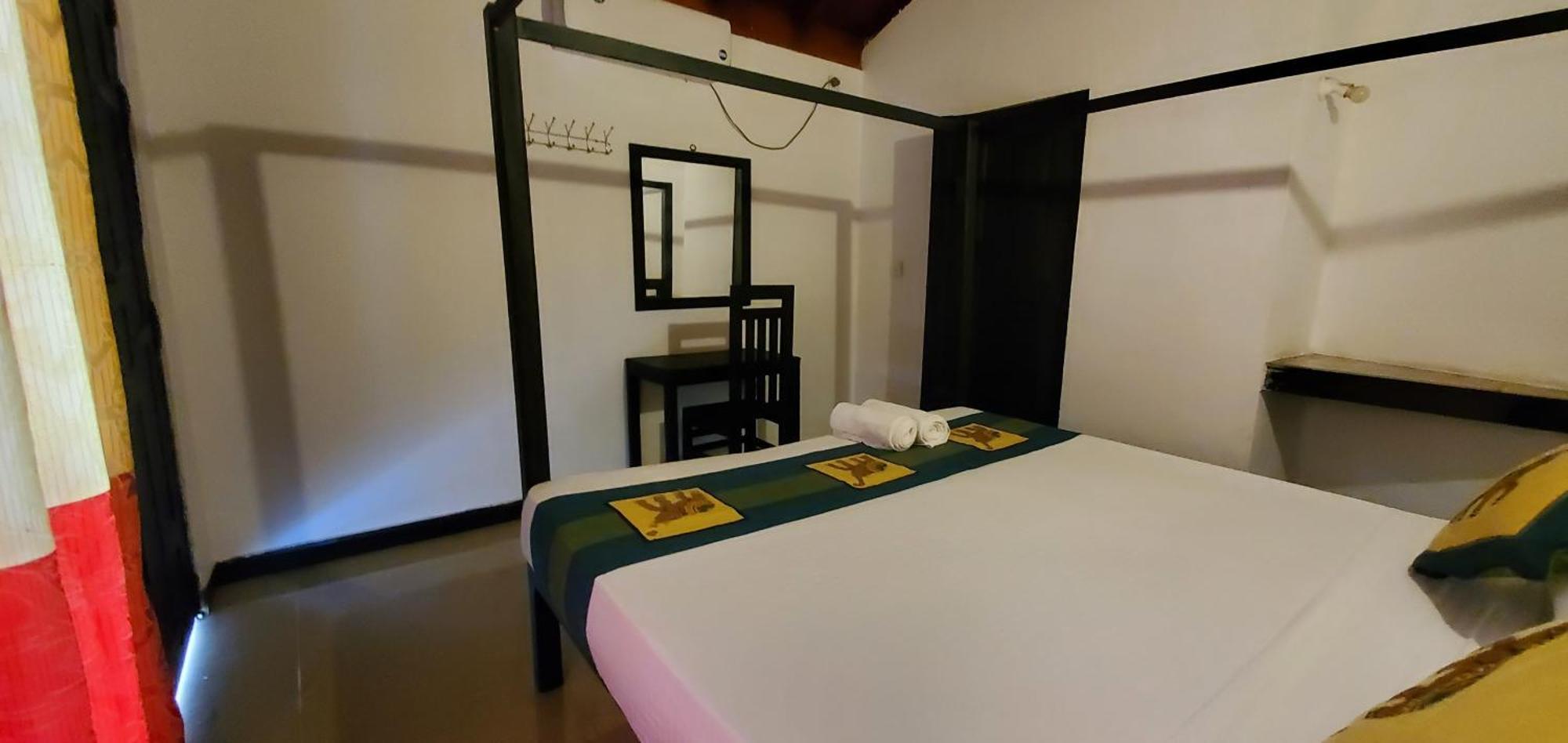 Surf & Sand Hotel Arugambay Arugam Bay Buitenkant foto