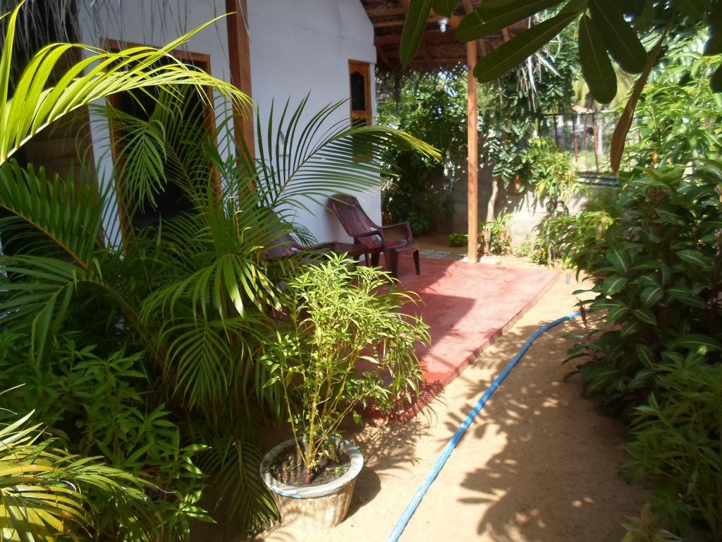 Surf & Sand Hotel Arugambay Arugam Bay Buitenkant foto
