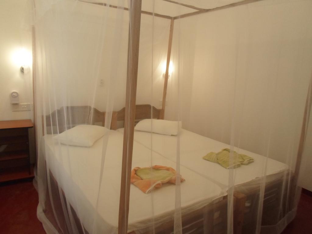 Surf & Sand Hotel Arugambay Arugam Bay Kamer foto