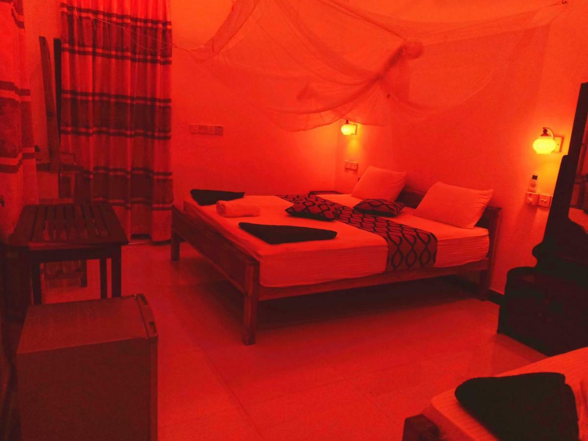 Surf & Sand Hotel Arugambay Arugam Bay Buitenkant foto